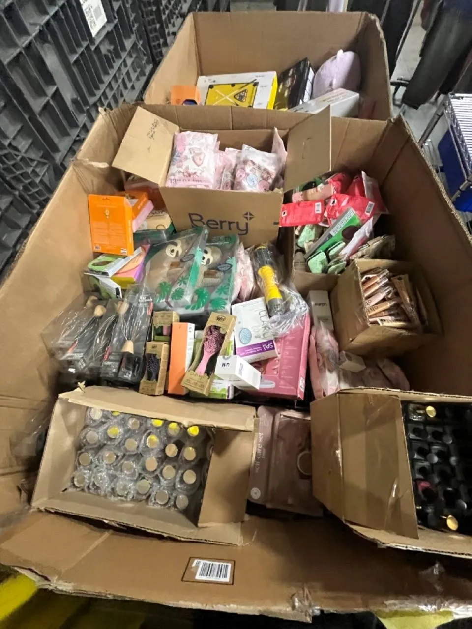 Assorted Cosmetics: 92% Off Original Retail (G51235) — Health & Beauty liquidation pallet, 1,911 units