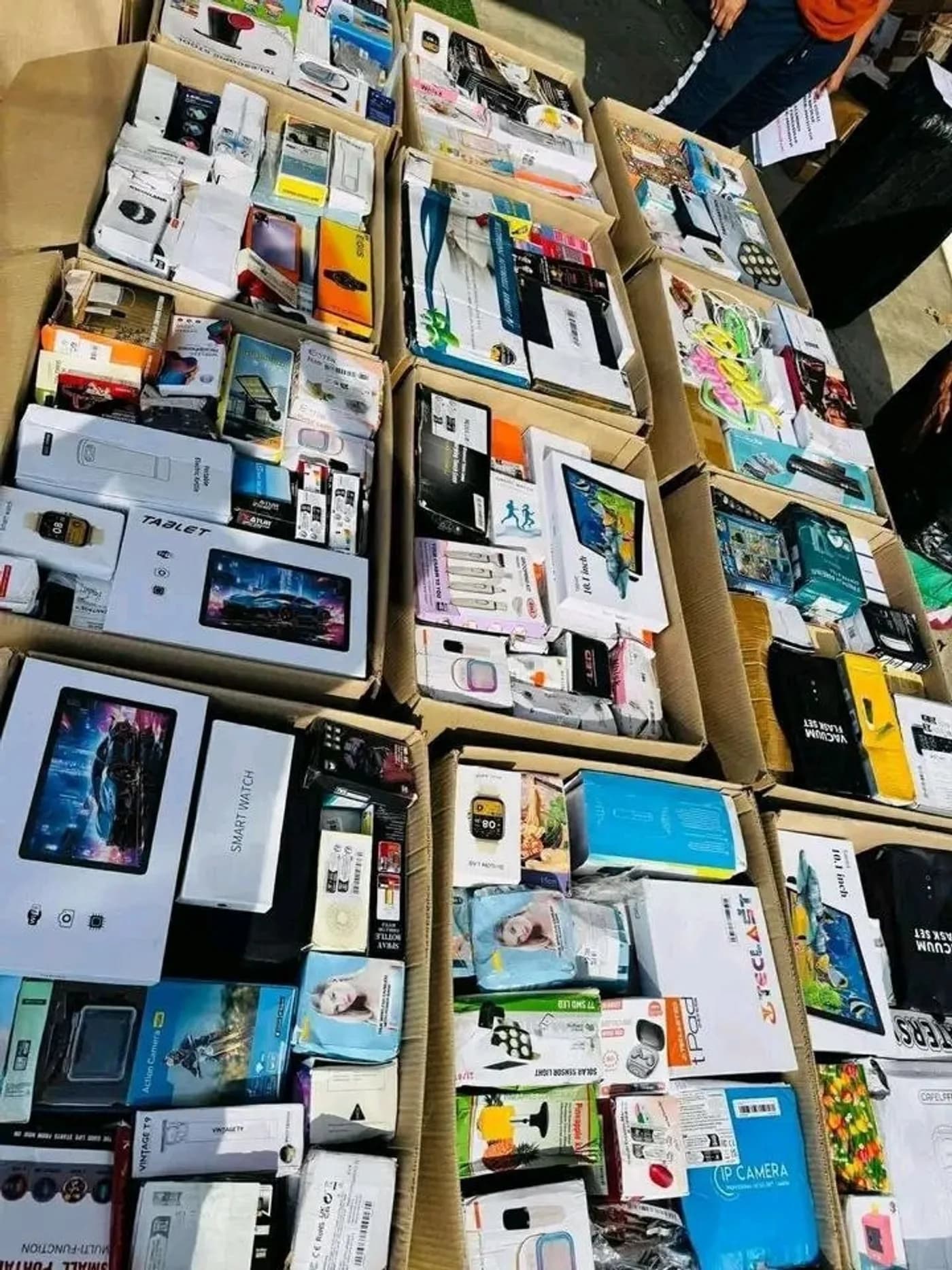 Electronics Pallet, 150 Units (Large Lot) — full lot photo