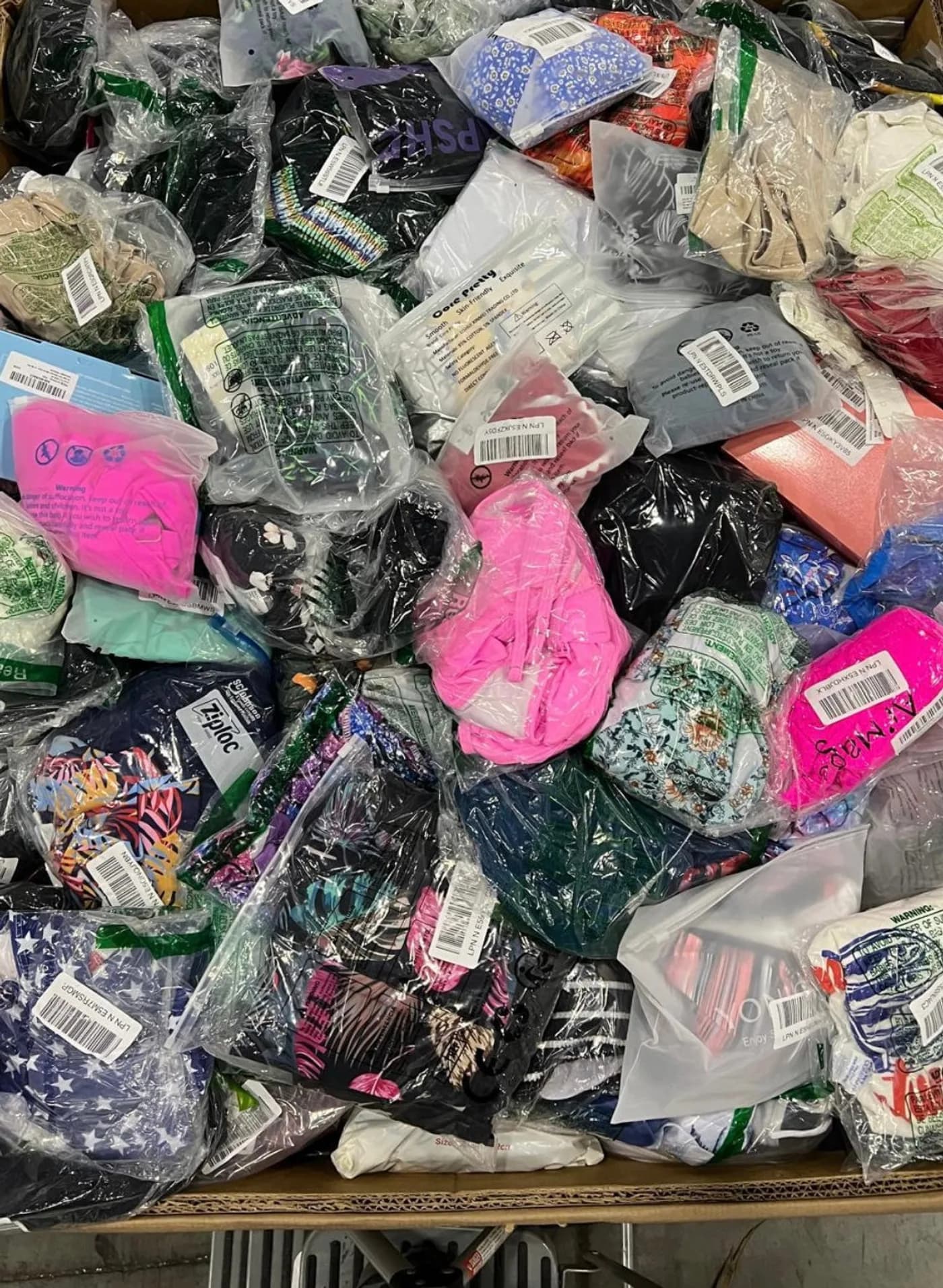 Amazon LPN Mixed Apparel Pallet, 2,000 Pieces — additional view 3