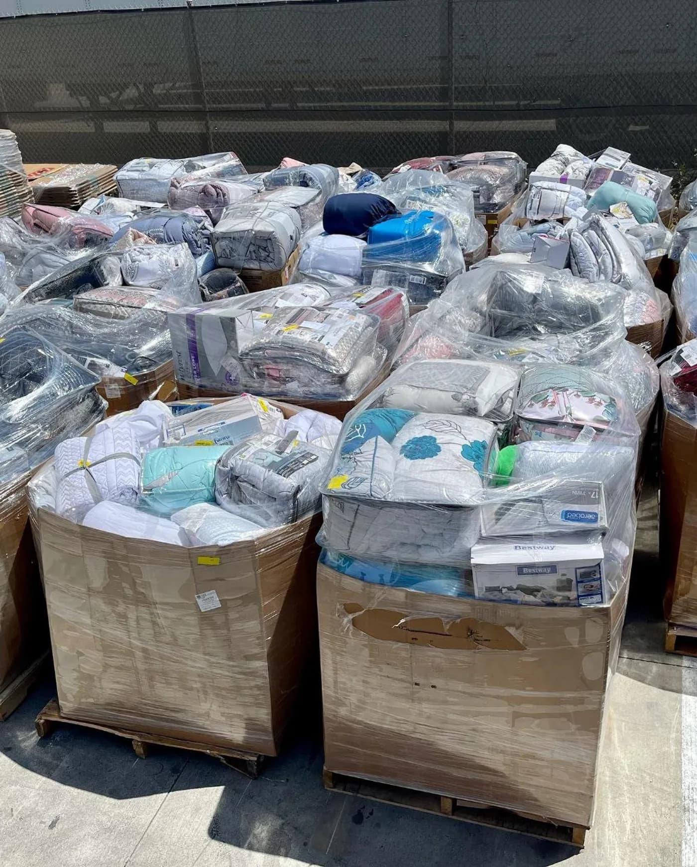 Wholesale Bedding Pallet — full lot photo