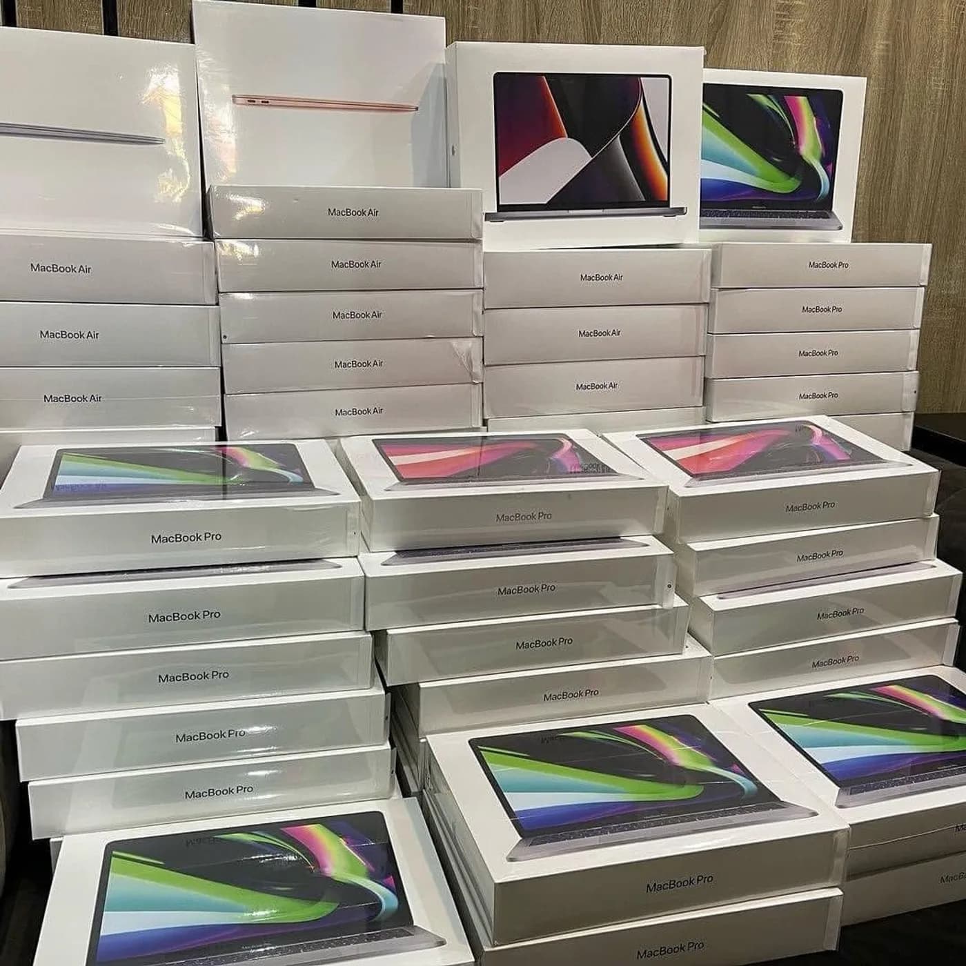 Apple MacBook Pallet (10 to 20 Units) — full lot photo