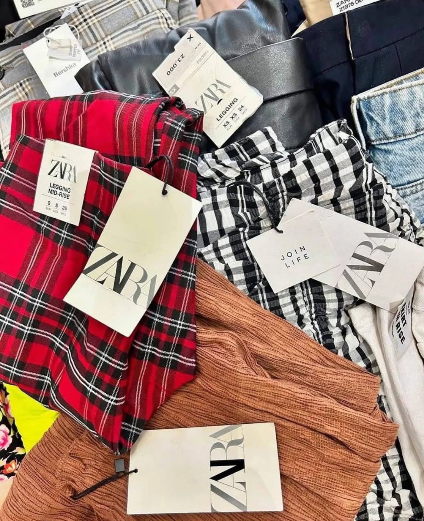 Zara Apparel Liquidation Pallet (500 Pieces) — full lot photo