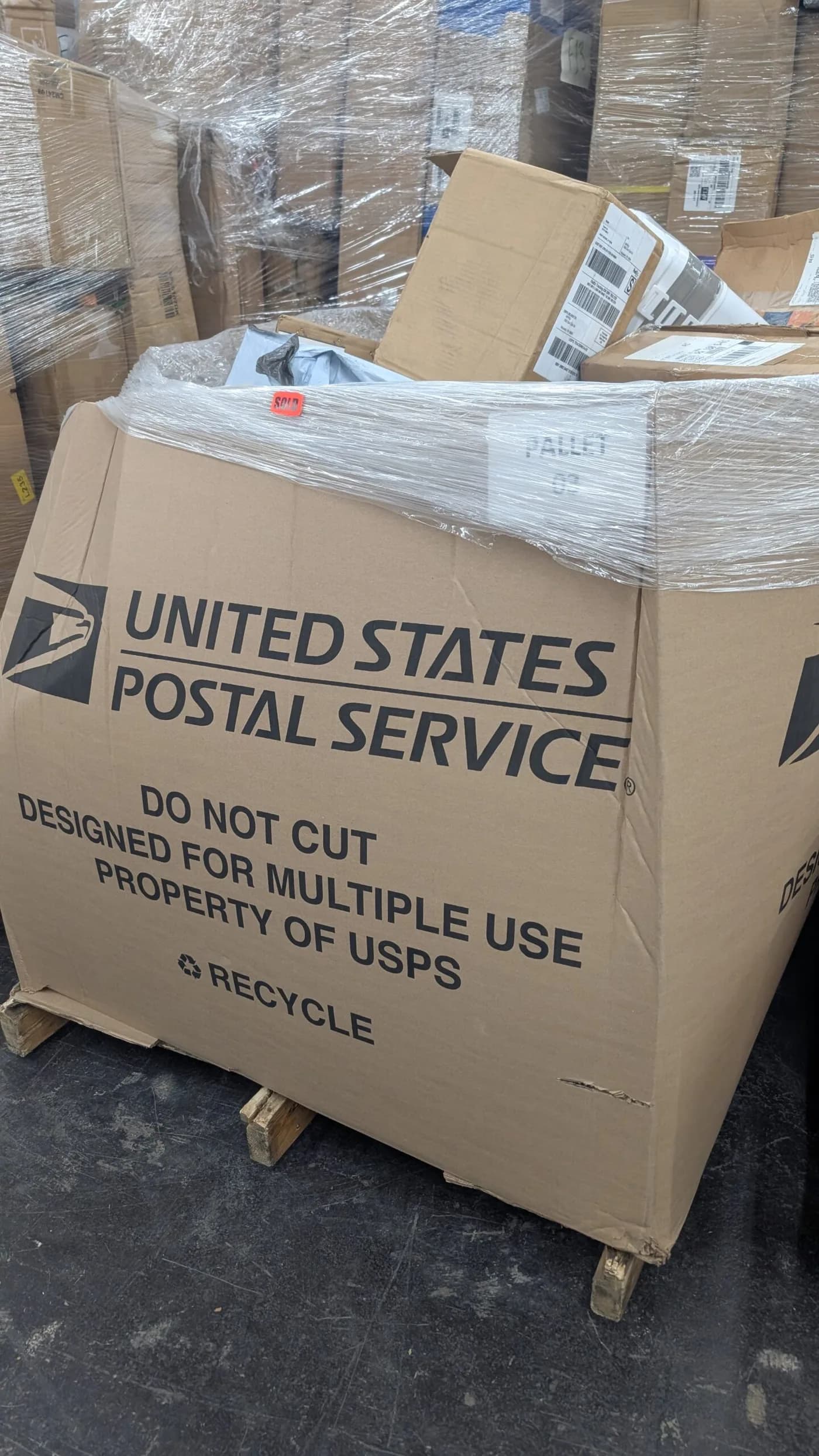 Temu Overstock & Returns Pallet — full lot photo